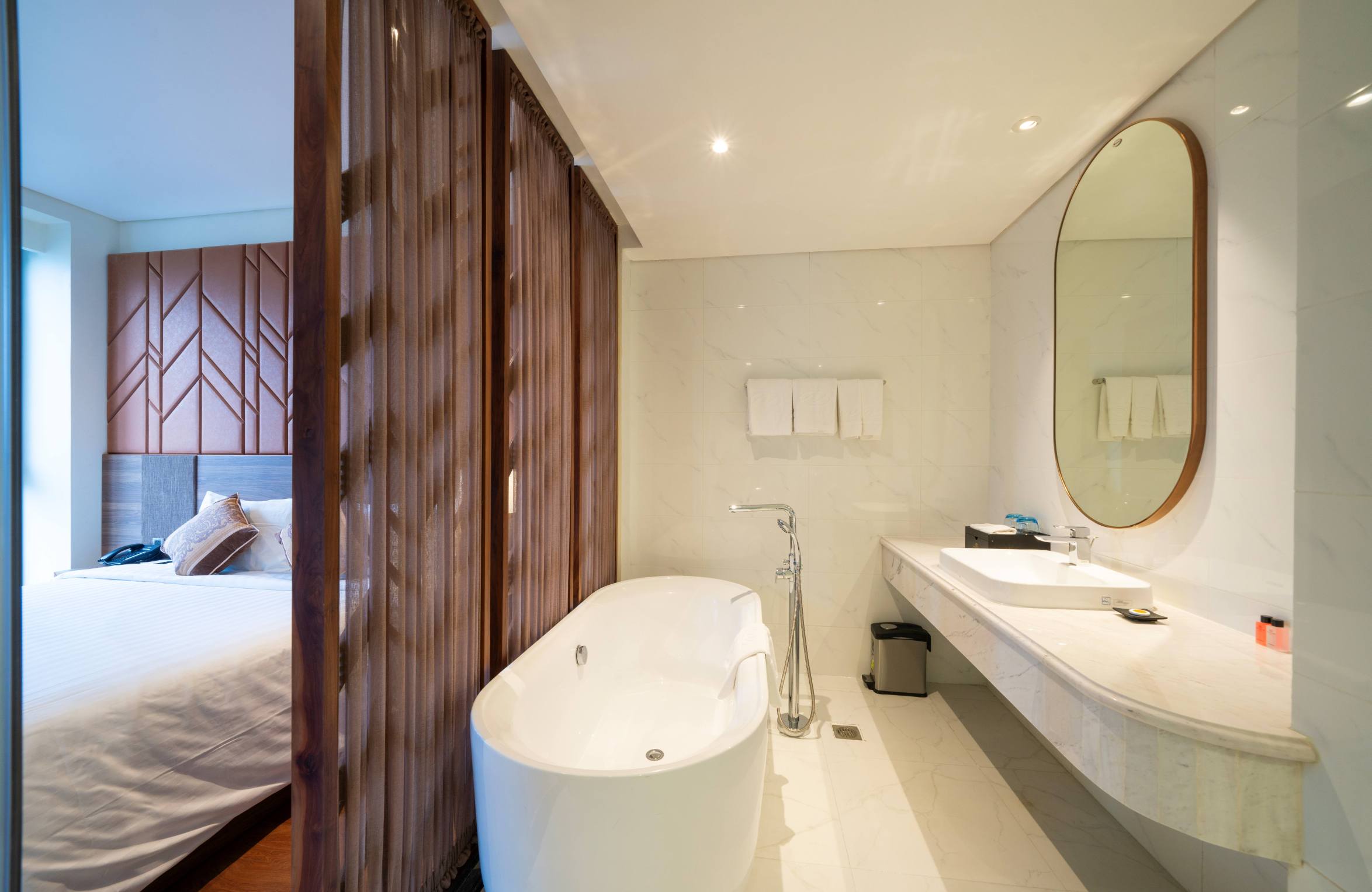 NORTHERN CHARM SUITE #4