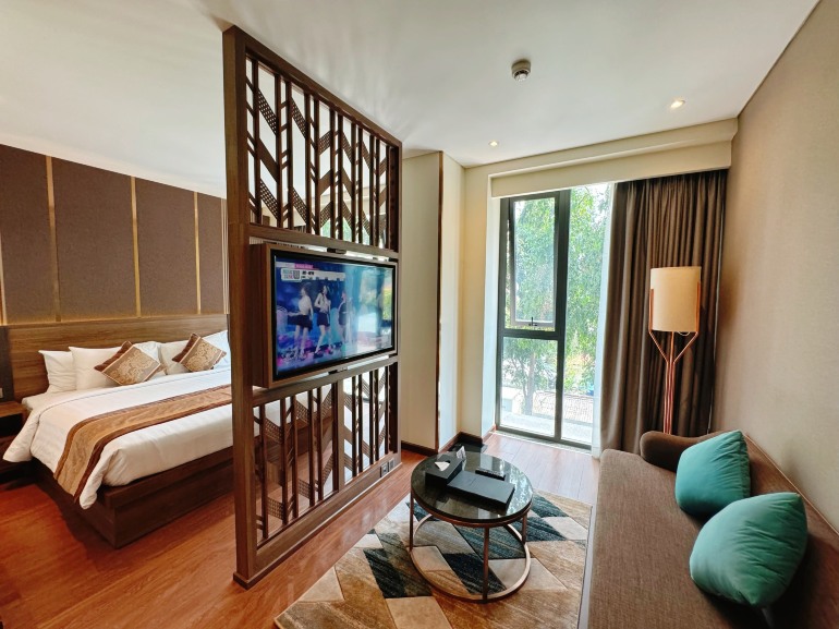 EXECUTIVE SUITE #1