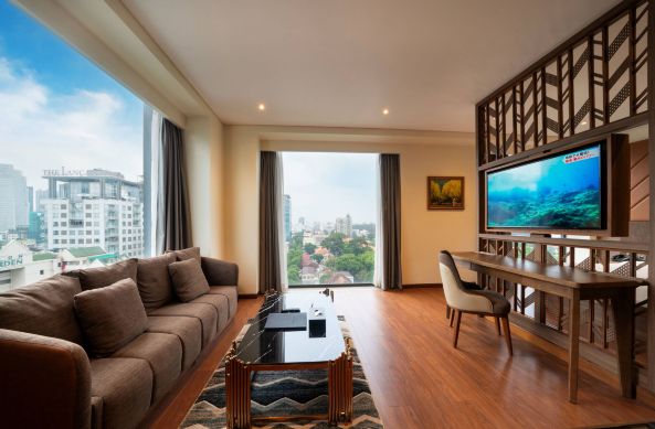 NORTHERN CHARM SUITE #5