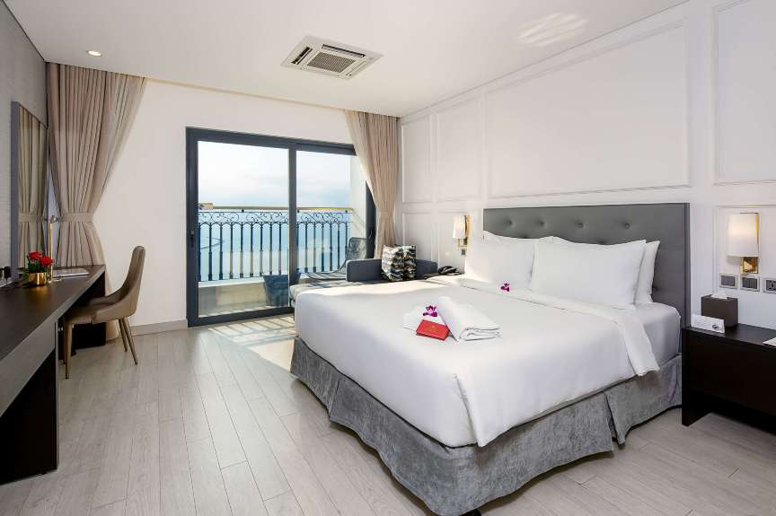 Phòng Giường King Deluxe Golden Bay #1