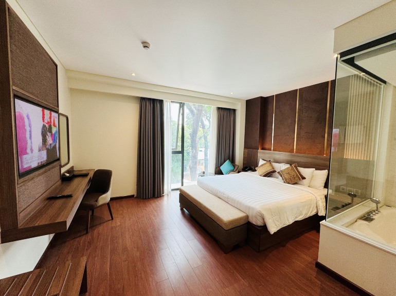 EXECUTIVE PARK VIEW #1