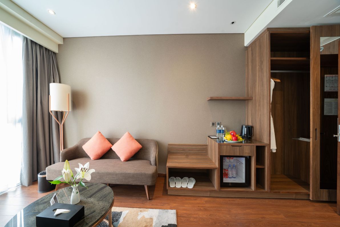 EXECUTIVE SUITE #3